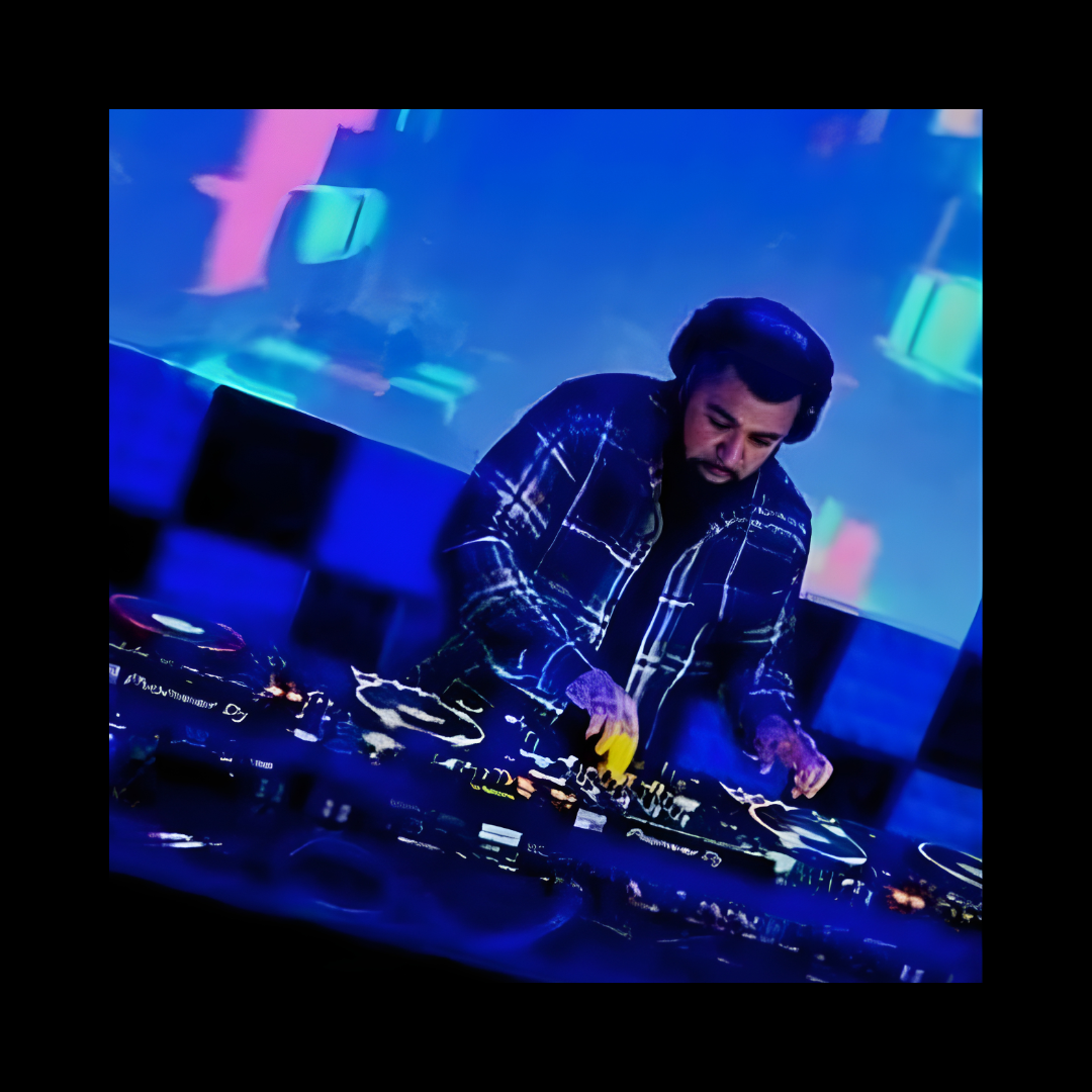 Peachy - Garage / House DJ - Smooth transitions and vibrant energy