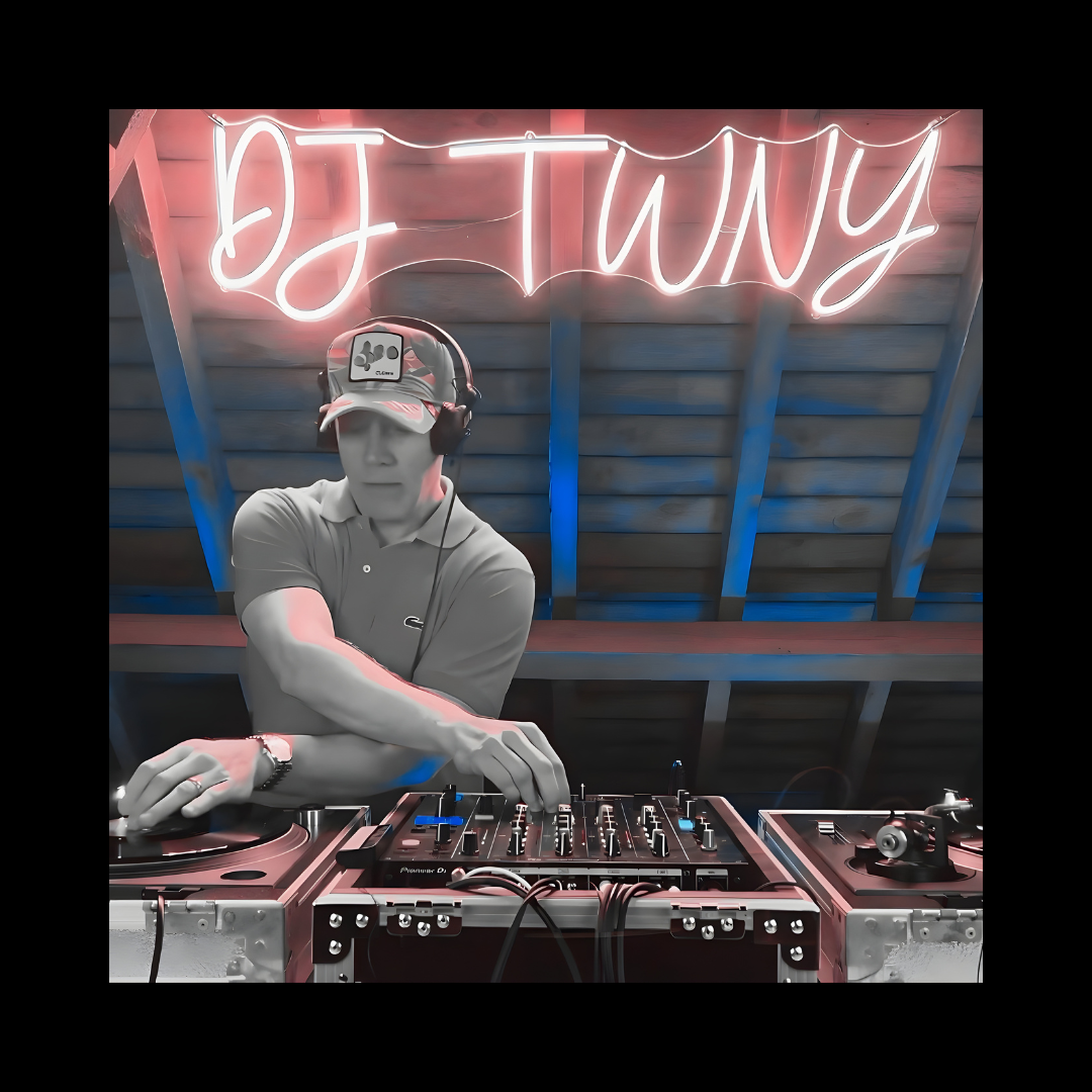 Twinny - UK Garage DJ - Colorful personality and fresh sound